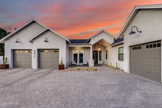 8211 N 17TH Avenue, Phoenix, AZ 85021