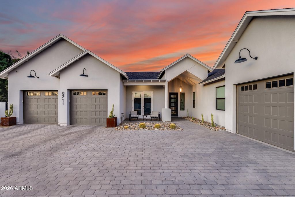 8211 N 17TH Avenue, Phoenix, AZ 85021