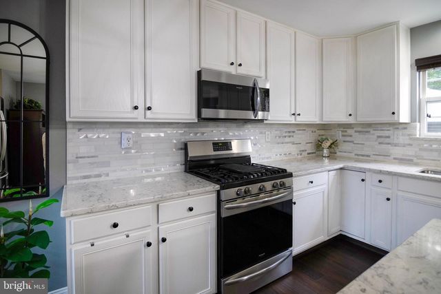 13 WYE MILL DR, Sicklerville, NJ 08081