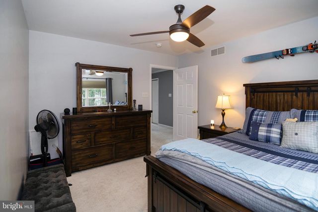 13 WYE MILL DR, Sicklerville, NJ 08081