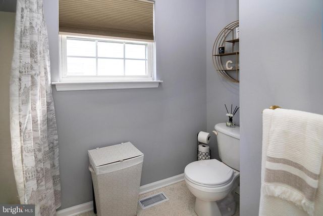 13 WYE MILL DR, Sicklerville, NJ 08081