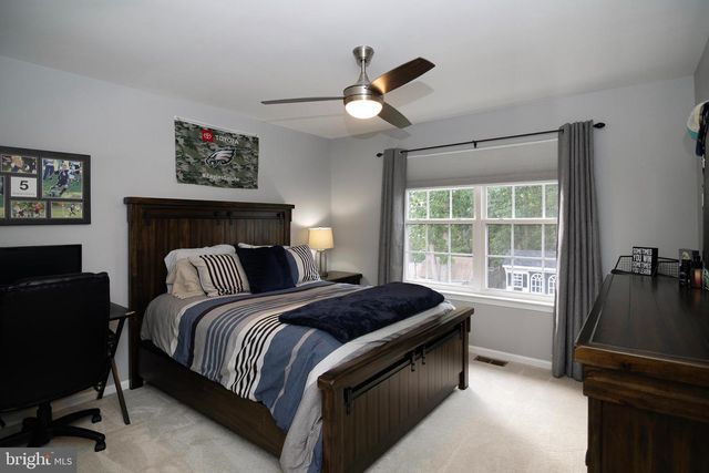 13 WYE MILL DR, Sicklerville, NJ 08081