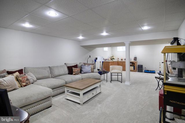13 WYE MILL DR, Sicklerville, NJ 08081