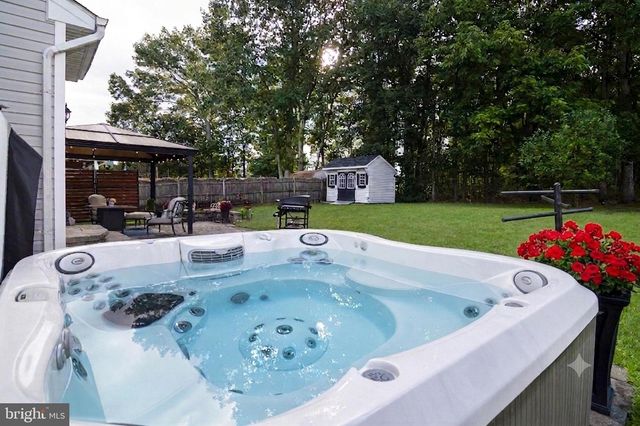 13 WYE MILL DR, Sicklerville, NJ 08081