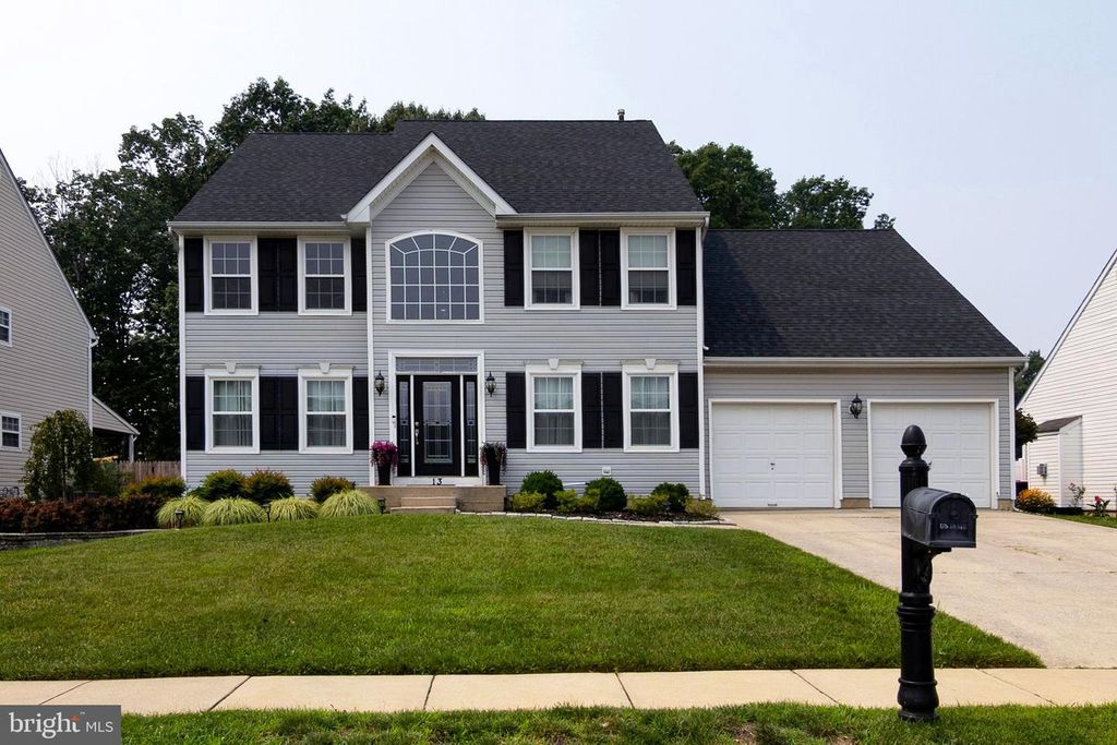 13 WYE MILL DR, Sicklerville, NJ 08081