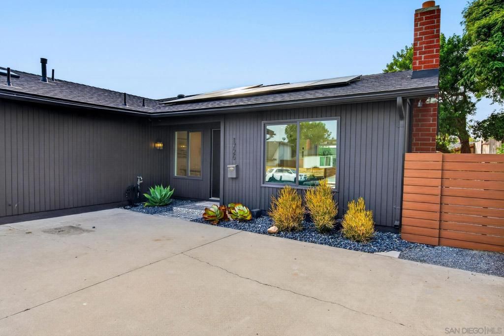 Image 3 of property listing at 1726 28 Red Barn Road, Encinitas, CA 92024