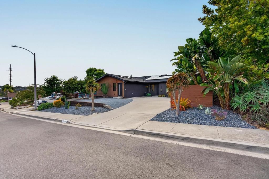 Image 5 of property listing at 1726 28 Red Barn Road, Encinitas, CA 92024