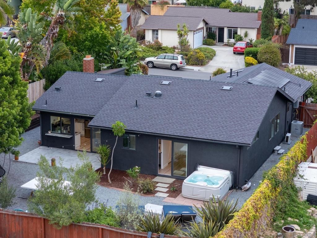 Image 8 of property listing at 1726 28 Red Barn Road, Encinitas, CA 92024