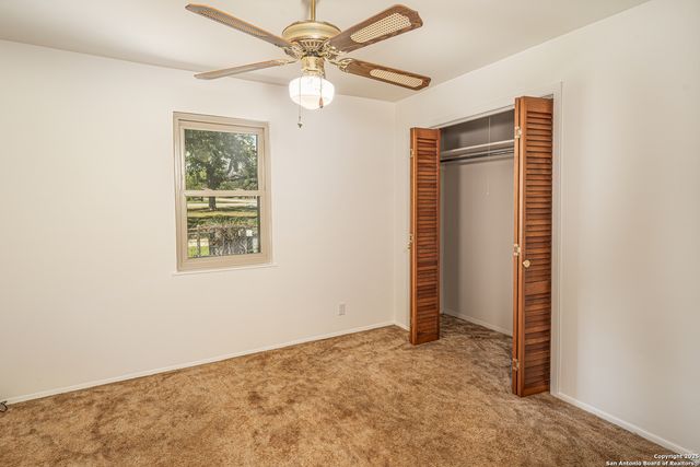 611 AUSTIN ST, Sabinal, TX 78881