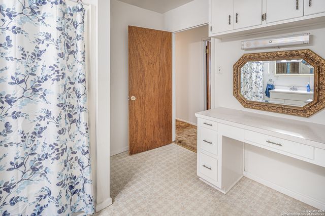 611 AUSTIN ST, Sabinal, TX 78881