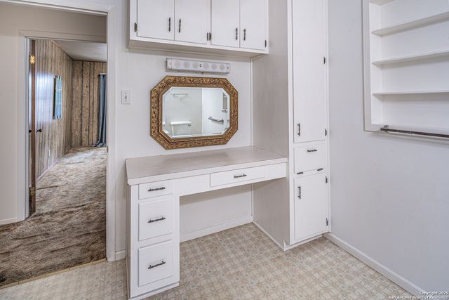 611 AUSTIN ST, Sabinal, TX 78881