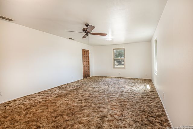 611 AUSTIN ST, Sabinal, TX 78881