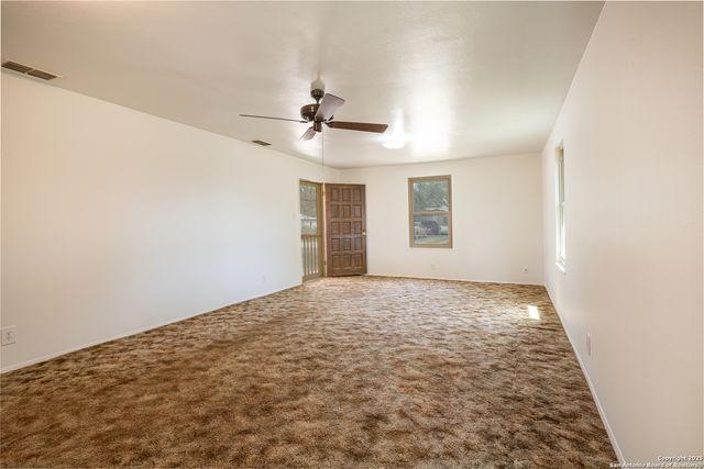 611 AUSTIN ST, Sabinal, TX 78881