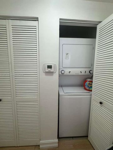 185 SE 14th Ter 812, Miami, FL 33131