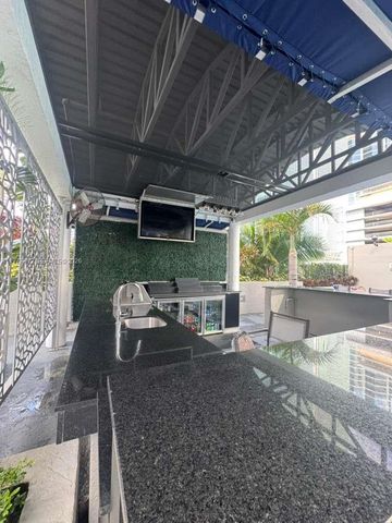 185 SE 14th Ter 812, Miami, FL 33131