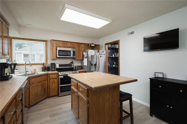 3700 SW 11th Street, Blue Springs, MO 64015