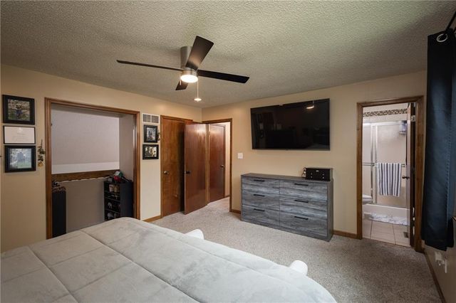 3700 SW 11th Street, Blue Springs, MO 64015