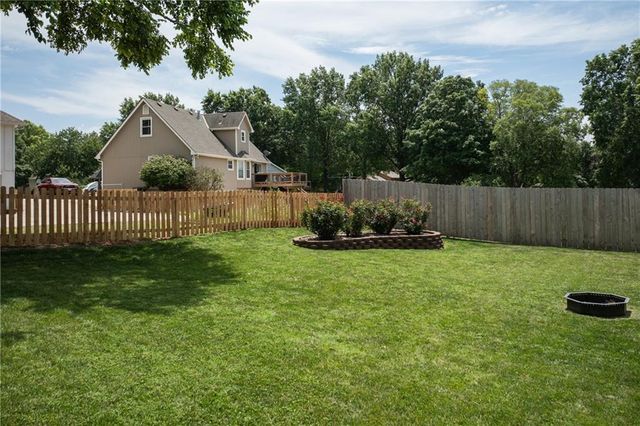3700 SW 11th Street, Blue Springs, MO 64015