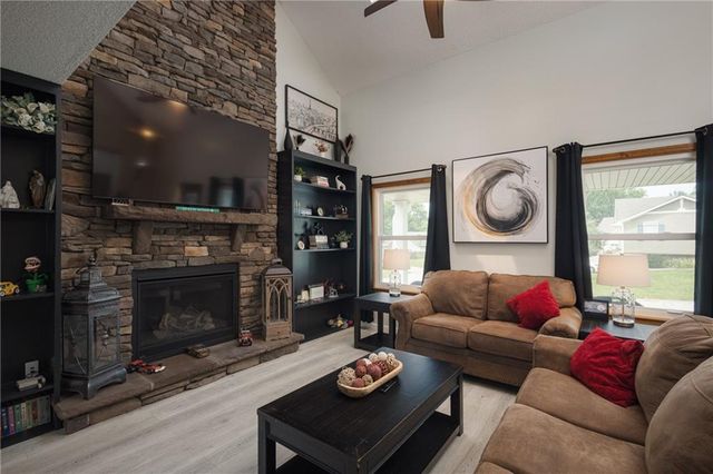 3700 SW 11th Street, Blue Springs, MO 64015