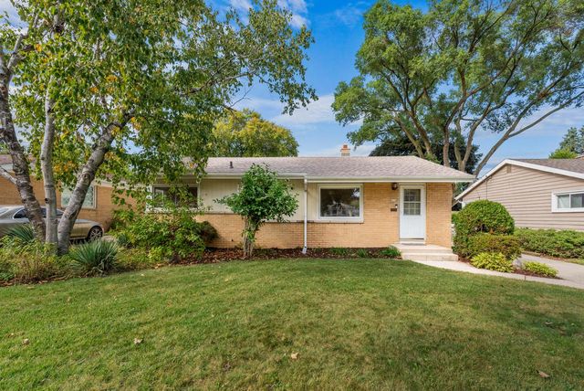 8510 W Arden PLACE, Milwaukee, WI 53225