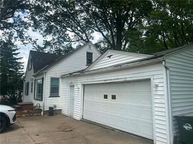 5220 Royalwood Road, North Royalton, OH 44133