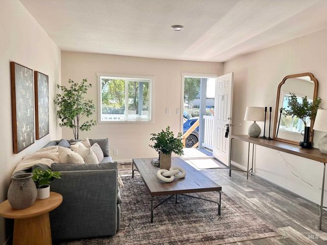 370 W 12th S 3, Mountain Home, ID 83647
