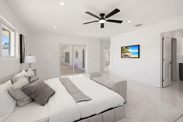 401 NW 3rd Place, Dania Beach, FL 33004