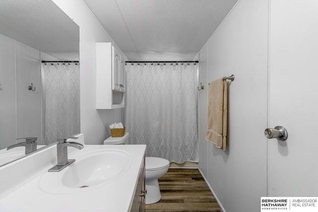 1021 Gordon Drive, Lincoln, NE 68522