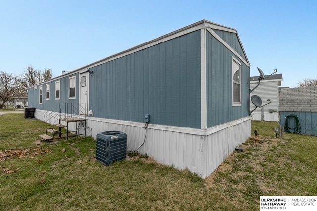 1021 Gordon Drive, Lincoln, NE 68522