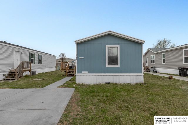 1021 Gordon Drive, Lincoln, NE 68522