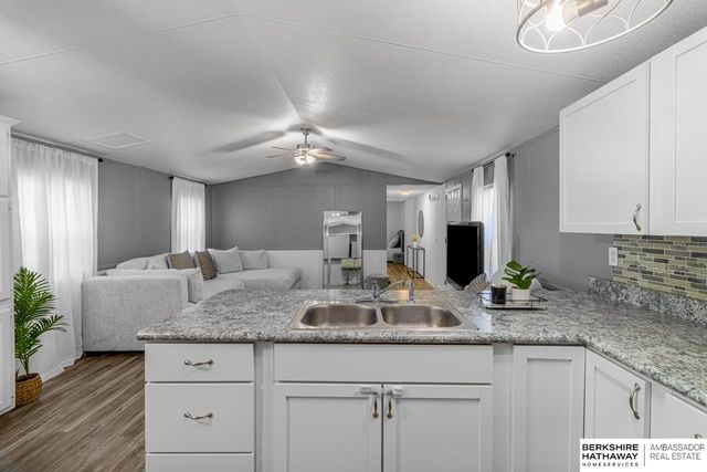 1021 Gordon Drive, Lincoln, NE 68522