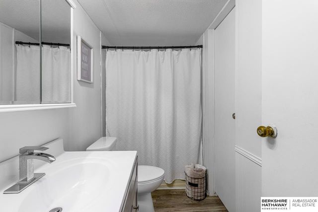 1021 Gordon Drive, Lincoln, NE 68522