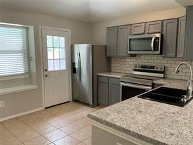 2313 Dalewood Lane, Bedford, TX 76022