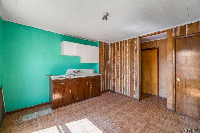 1823 Whitney Avenue, Niagara Falls, NY 14301