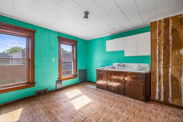 1823 Whitney Avenue, Niagara Falls, NY 14301
