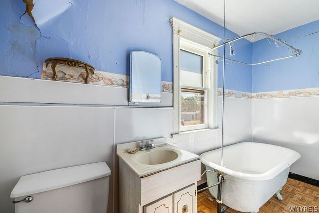1823 Whitney Avenue, Niagara Falls, NY 14301