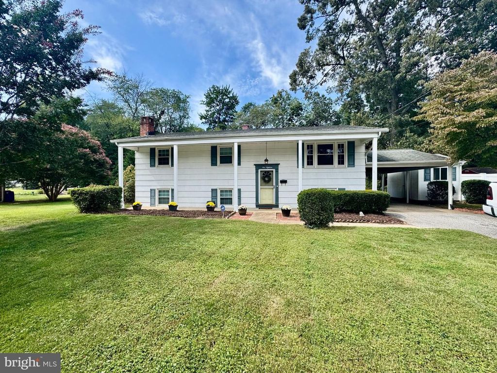 118 HASTINGS LN, Pasadena, MD 21122