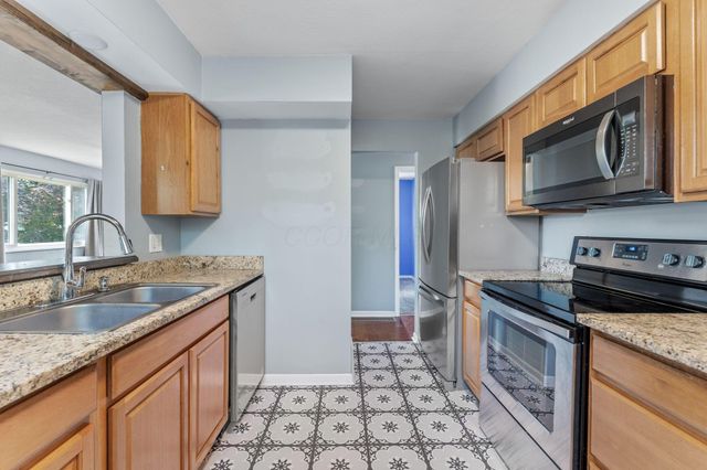 2804 Kingston Avenue, Grove City, OH 43123