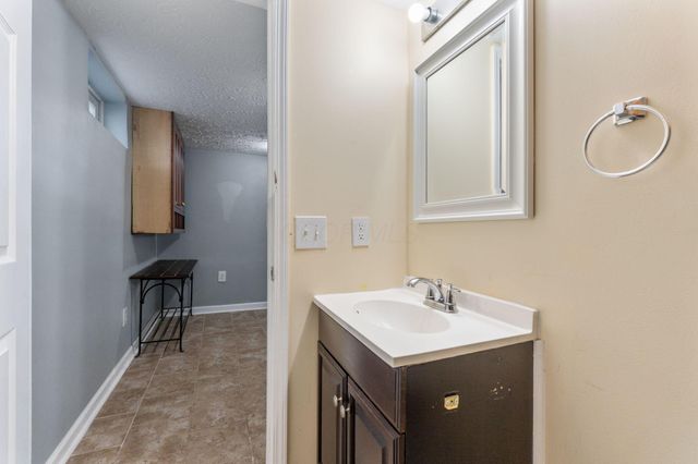 2804 Kingston Avenue, Grove City, OH 43123