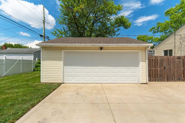 2804 Kingston Avenue, Grove City, OH 43123