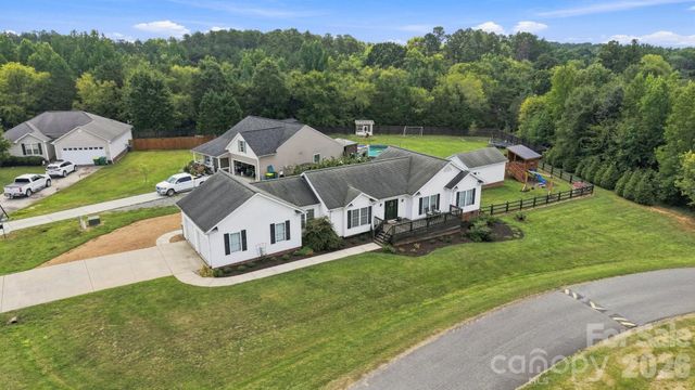 708 Paint Circle, Oakboro, NC 28129