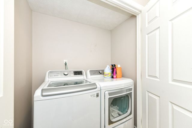 10626 E Creekside Woods Drive, Indianapolis, IN 46239