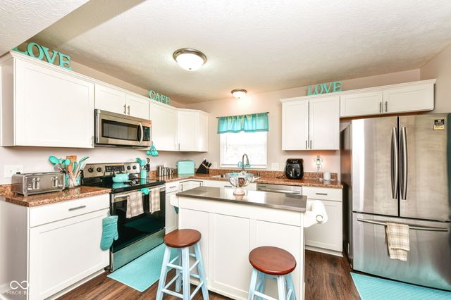 10626 E Creekside Woods Drive, Indianapolis, IN 46239