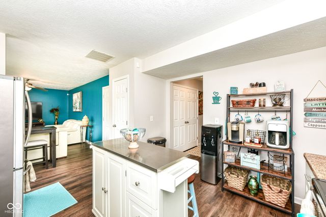 10626 E Creekside Woods Drive, Indianapolis, IN 46239