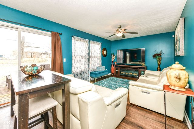 10626 E Creekside Woods Drive, Indianapolis, IN 46239