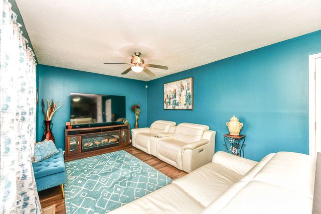 10626 E Creekside Woods Drive, Indianapolis, IN 46239