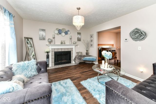 10626 E Creekside Woods Drive, Indianapolis, IN 46239