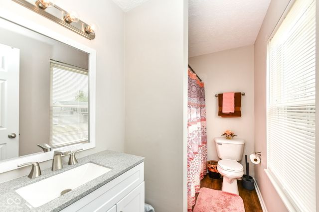 10626 E Creekside Woods Drive, Indianapolis, IN 46239