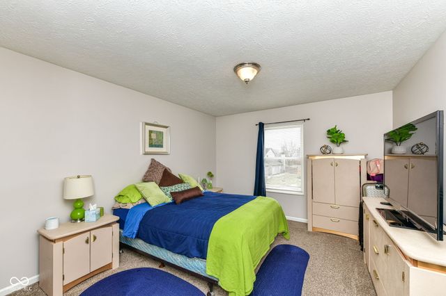 10626 E Creekside Woods Drive, Indianapolis, IN 46239