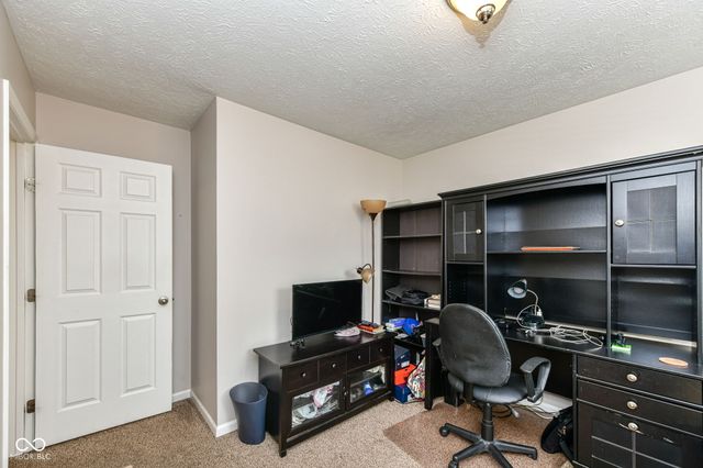 10626 E Creekside Woods Drive, Indianapolis, IN 46239